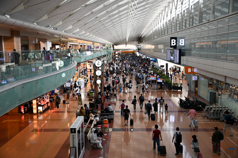 9月19日の4連休初日から旅行需要が回復傾向にあり、10月・11月の国内線新規予約も増加傾向にある(9月19日、羽田空港第2ターミナルで筆者撮影)
