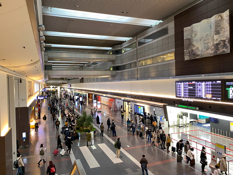 JAL便が出発する羽田空港第1ターミナルのチェックインカウンター（12月5日午前8時50分頃、筆者撮影）