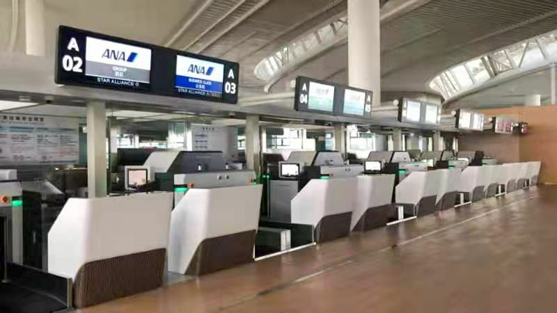 青島空港は今年5月もしくは6月に新ターミナルへ移転する予定となっている。写真はオープンへ向けて準備中である青島空港新ターミナルのANAチェックインカウンター（写真提供：ANA）