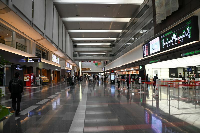 3月19日から運用を再開したJALの羽田空港第1ターミナル北ウイング（3月22日午前8時45分過ぎ、筆者撮影）