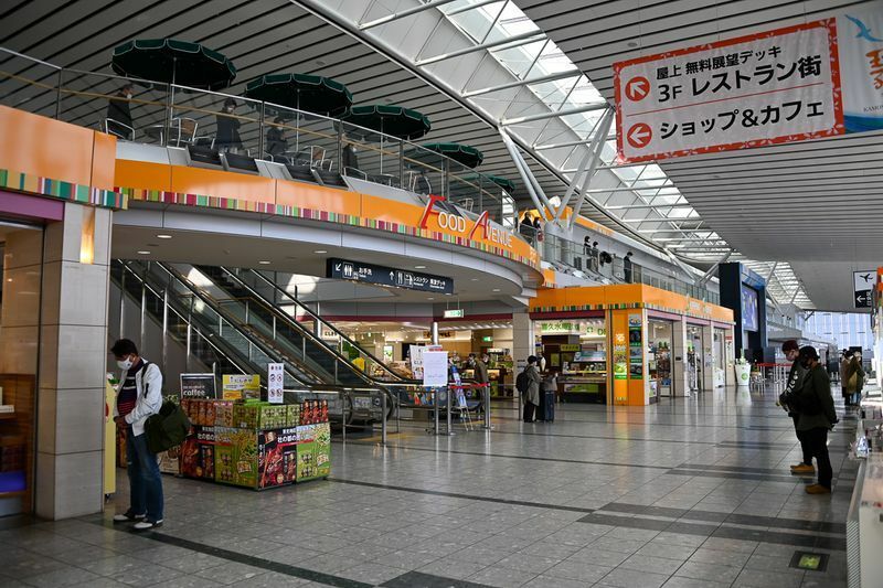 震災から10年、2021年3月11日の地震発生時刻の14時46分の仙台空港。黙祷が捧げられた（筆者撮影）