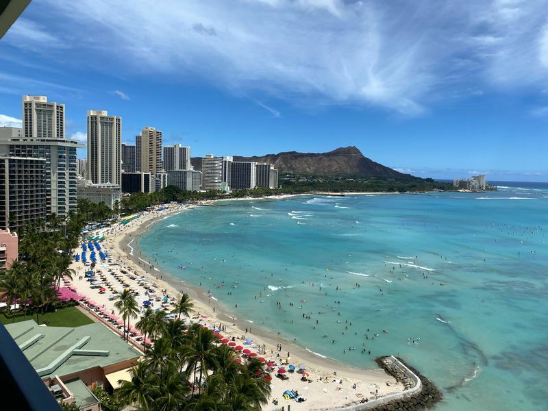 パッケージツアーが再開されたハワイ・ワイキキ。日本人は少ないがアメリカ本土からの観光客などで賑わっている（2021年8月、筆者撮影）