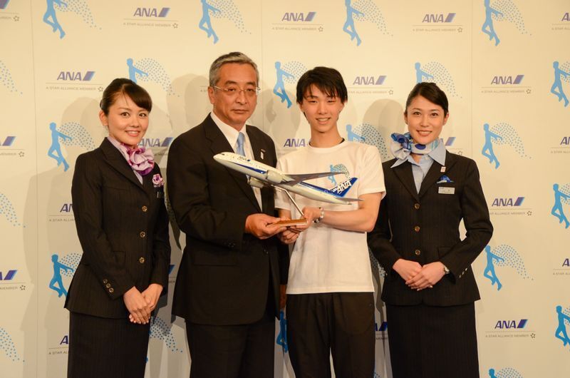 2013年7月1日にANAの所属契約選手となった(横浜市内のホテルにて筆者撮影)