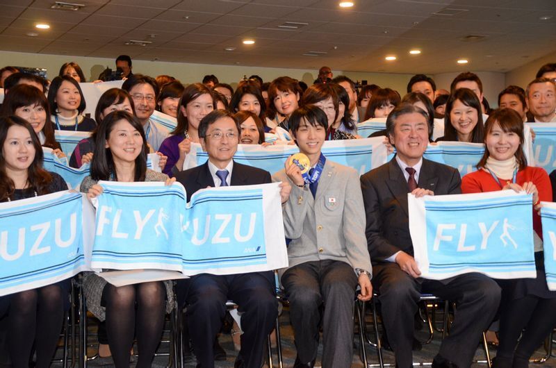 2014年2月25日にソチオリンピックの金メダル報告会がANA本社で開催され、多くのANA社員が集まった(筆者撮影)