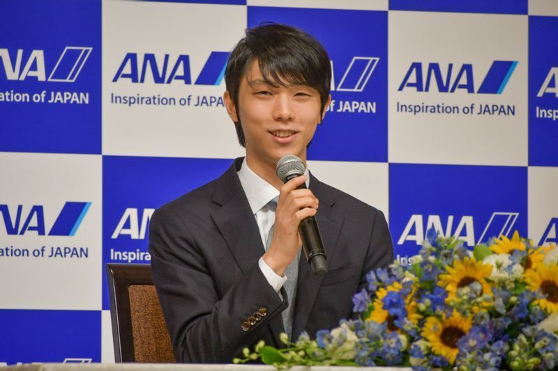 決意表明の記者会見でプロアスリートして活動していく意気込みを語る羽生結弦選手(7月19日、都内ホテルにて筆者撮影)