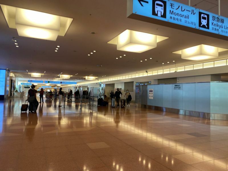 羽田空港に外国人観光客で混雑する様子がいつになるのだろうか（2022年8月、筆者撮影）