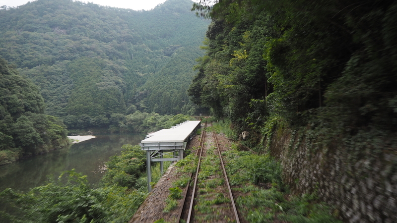新駅建設予定地。清流錦川の美しい流れを堪能できる絶景ポイントにできる秘境駅です。