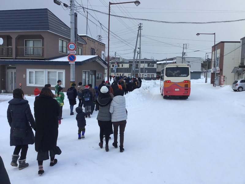 幌延駅から雪道を歩いて昼食会場へ。