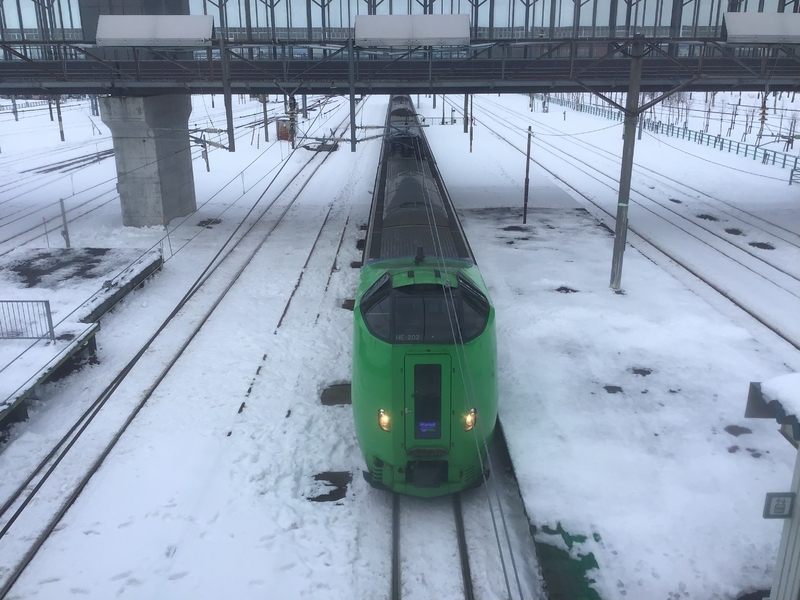 雪の季節にはJRの信頼性はとても高い。にもかかわらず車内でのおもてなしがない列車からはお客様がいなくなって来ている。ふつうなら何とかしなければならないと考えませんか。