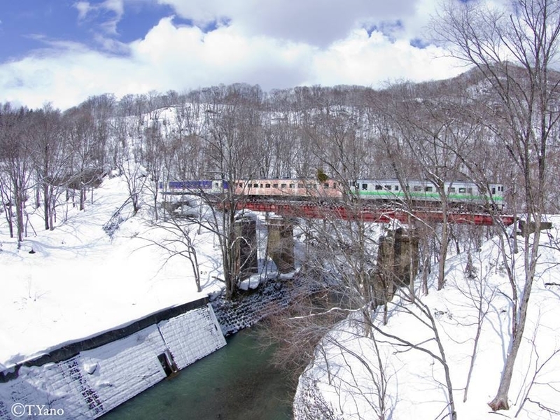 鉄橋を渡る列車