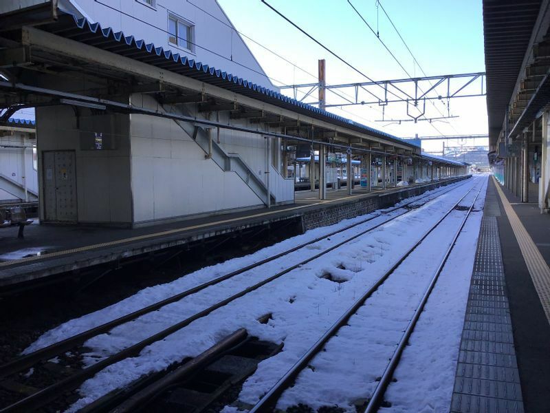 同じ直江津駅ホームのおととい1月7日の状況です。