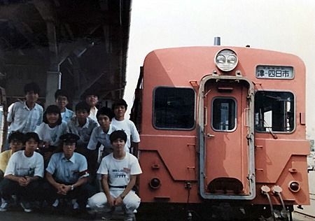 前列真ん中にいるのがこの時の車掌さんです。