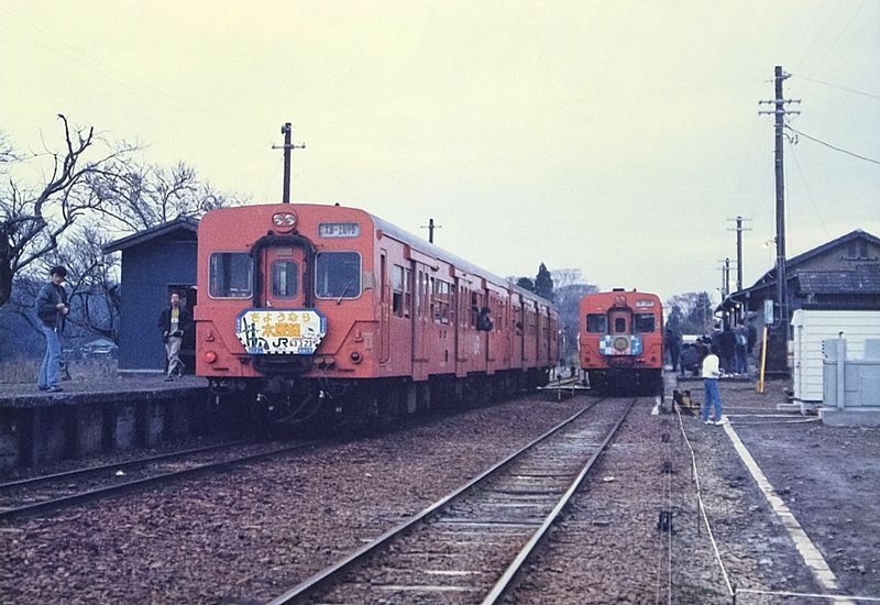 昭和63年　国鉄木原線のさよなら列車。この後木原線はいすみ鉄道として開業し、今日まで地域鉄道としてその使命を果たしています。　　写真は筆者所蔵。