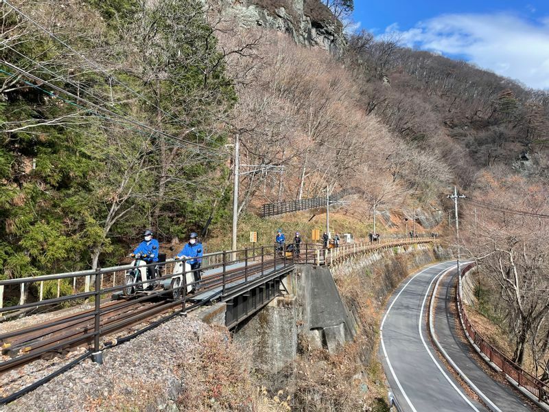 吾妻線廃線跡で人気の「アガッタン」という軌道自転車体験