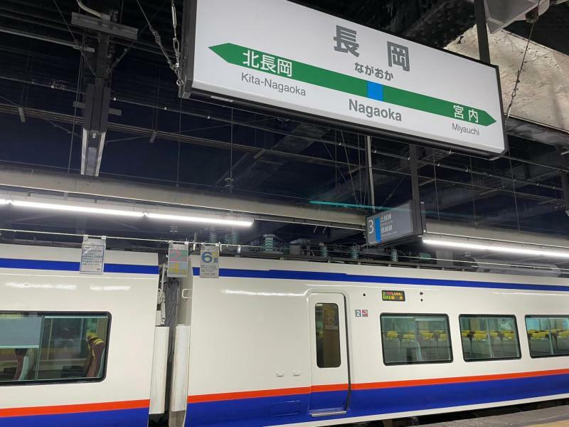 長岡駅に到着し、乗客全員が下車した「しらゆき4号」