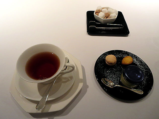 紅茶と小菓子