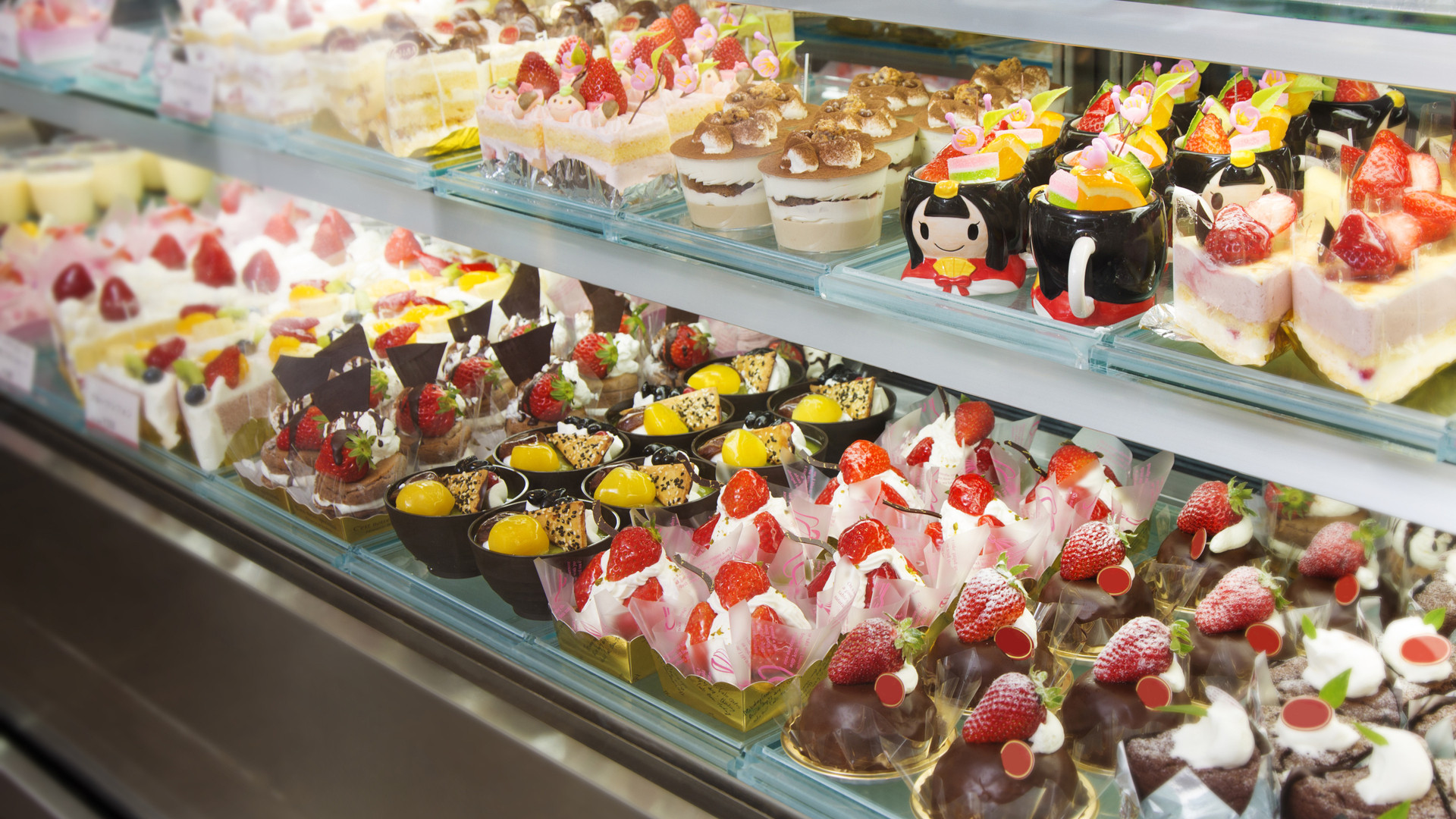 有名パティスリーのケーキ食べ放題でおしぼりやトレーの間に無残な食べ残し なぜ非常識が行われるのか 東龍 個人 Yahoo ニュース