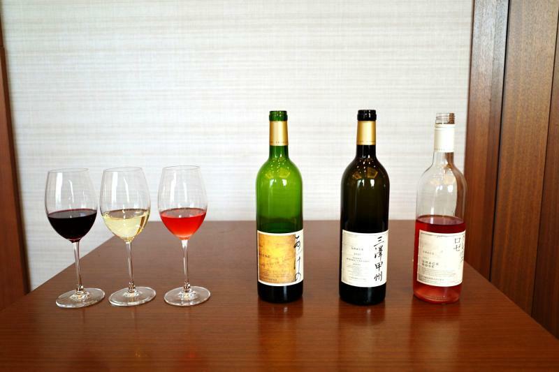 3種類のグレイスワイン (C) 東龍