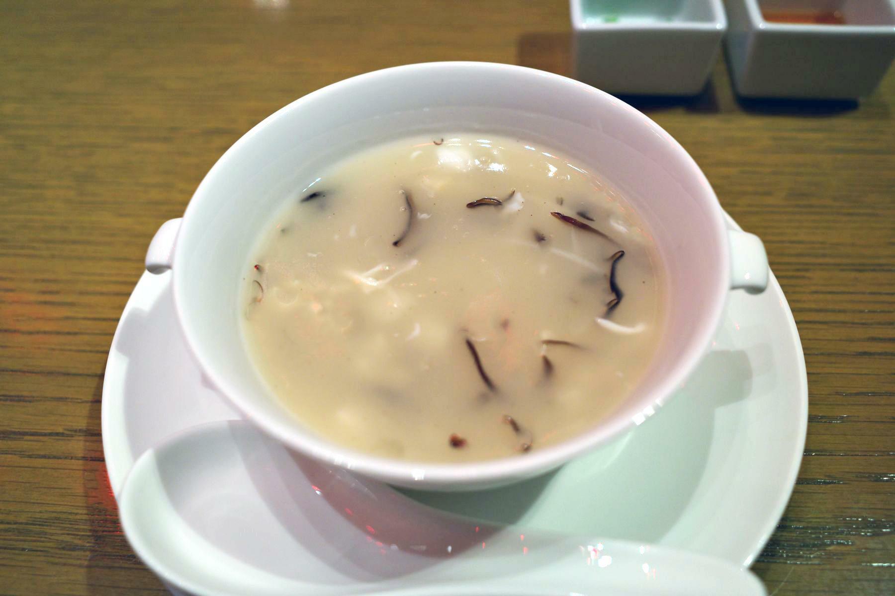 杭州式タラバ蟹入り魚スープ (C) 東龍