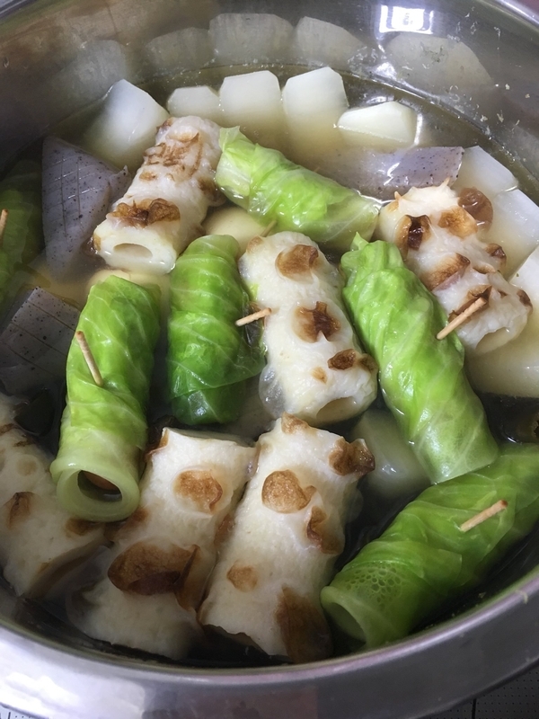 キャベツ巻きウインナー、面取りした大根など野菜を多め入れた自作おでん。昆布と鰹節からダシをとっています。(森山さん提供)