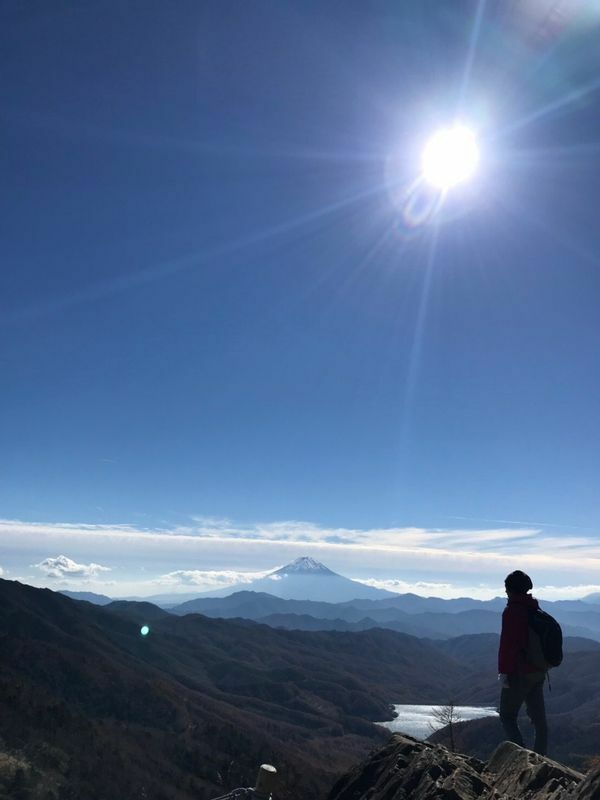 登山も趣味の瀬戸さん。「今までで一番きれいな富士山を見たときの写真です」（本人提供）