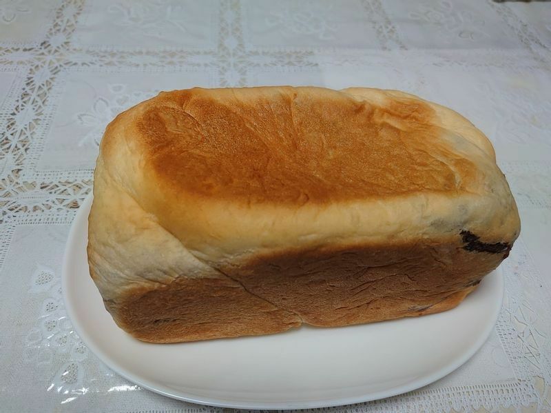自作パンのうち「食パンシリーズ」の写真もたくさん送ってくれました。この写真では美味しさは判断できませんが、パンへの情熱だけは伝わってきます。（本人提供）