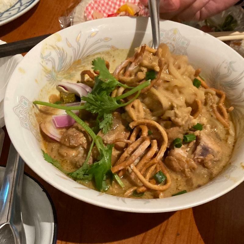 会場となった西荻のアジア食堂「ぷあん」は北タイ料理が名物。こちらは締めのカオソイです。（参加者提供）