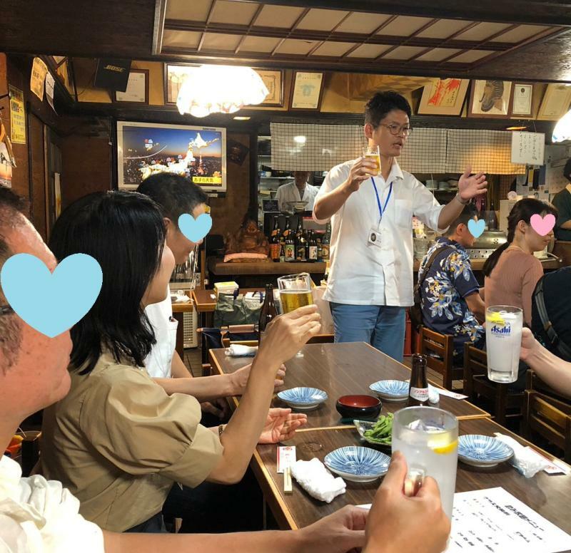 神戸市東灘区岡本の居酒屋にて。最初ぐらいは会をまとめようとしている筆者ですが、トークが下手で全くまとまりません。とりあえず乾杯！（参加者提供）