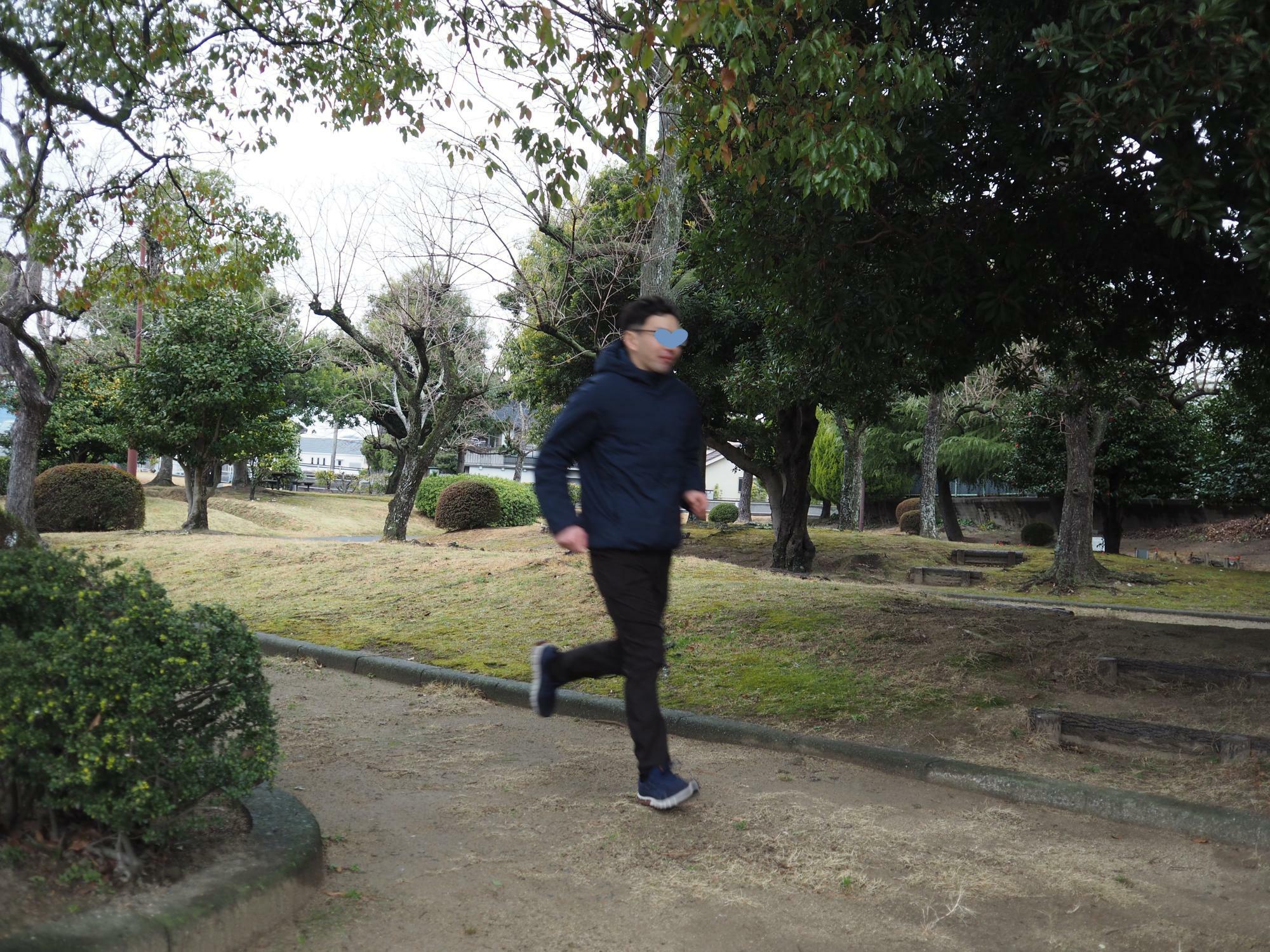関西在住なのに、筆者が住んでいる愛知県蒲郡市にも来てくれた北田さん。フットワークが軽い男性です。趣味はランニングで体力には自信があるというのでとりあえず走ってもらいました。（筆者撮影）