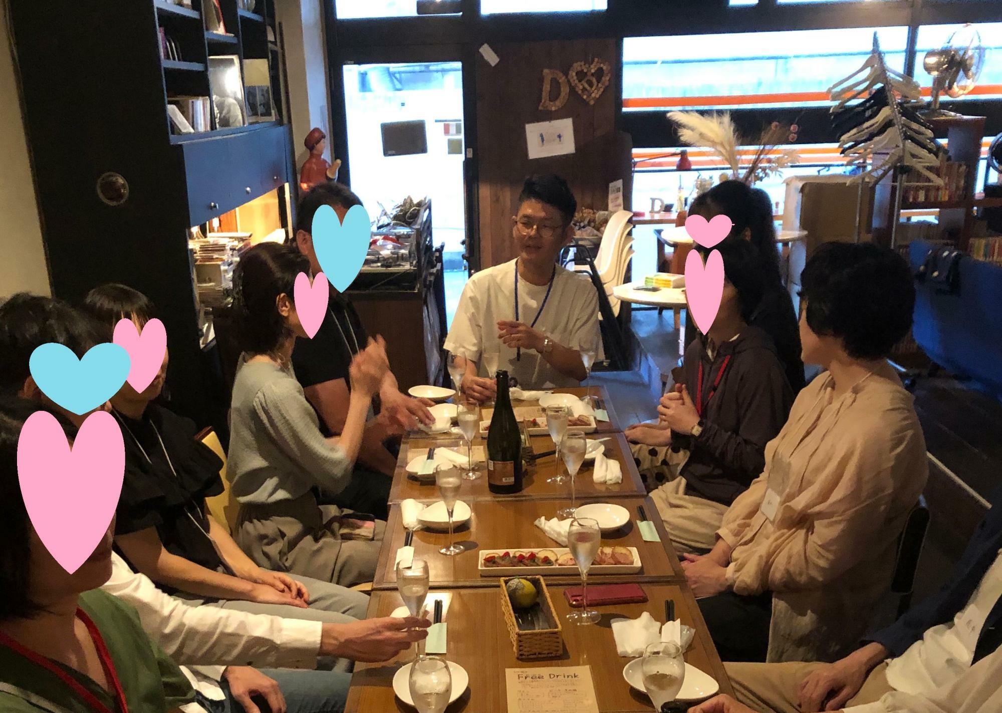 全国各地の良き飲食店で開催しているスナック大宮。今月は東京・池袋の洋風居酒屋で開催します（ありがたいことに満席）。来月は東大阪市のカフェで開催予定です。（参加者提供）