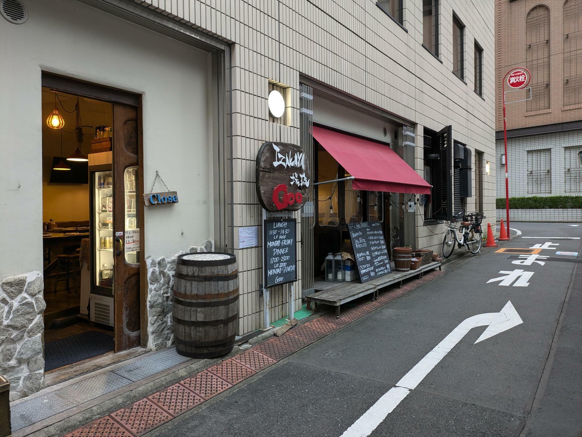 今回の会場となってくれたのは池袋駅から徒歩5分の「IZAKAYA 場琉 GOO」。明るく居心地の良いお店でした。ランチも人気なのだそうです。（参加者提供）