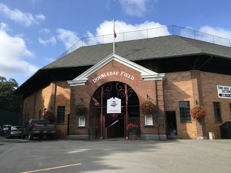 野球殿堂・博物館からは2ブロックの場所にある。