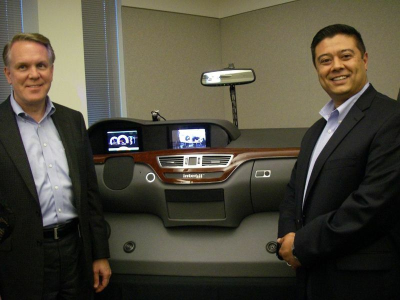 TechwellのJonpaul Jandu氏(右）と買収したCEO(左）