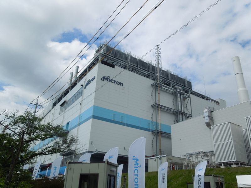 図1 マイクロンの東広島工場 撮影筆者