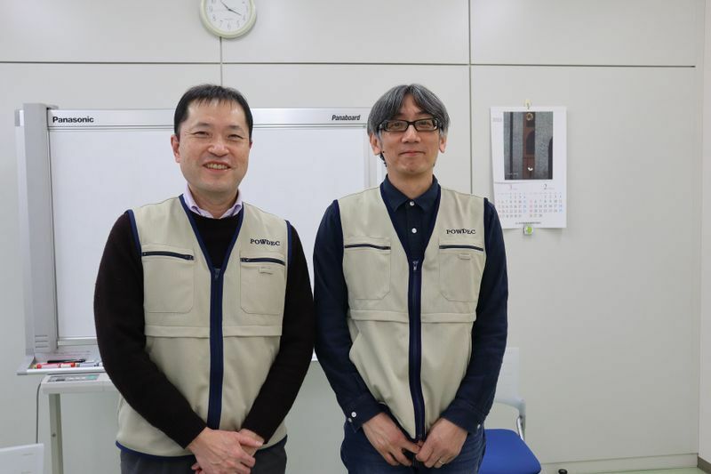 図1　パウデックの代表取締役の成井啓修氏（左）　右は同社取締役･電子デバイス技術総括の八木修一氏