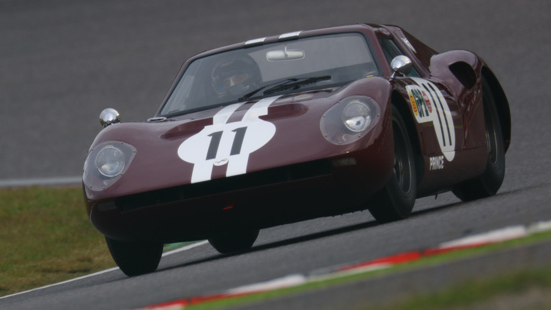 懐かしのプリンス自動車の名車が鈴鹿を走行。日本車が世界に認め 懐かしのプリンス自動車の名車が鈴鹿を走行。日本車が世界に認め