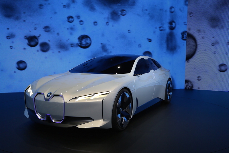 BMWの新しいEVコンセプトカー「i vision dynamics」