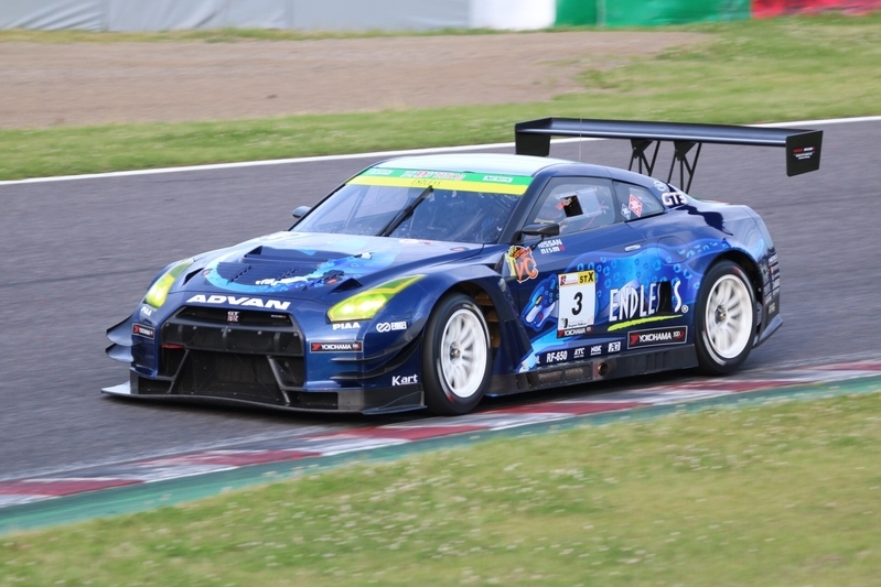 FIA GT3規定のレーシングカーが走るST-Xの日産GT-R GT3