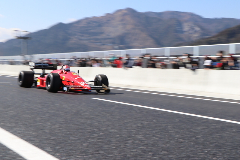 新名神を走るF1マシン【写真：鈴鹿市】