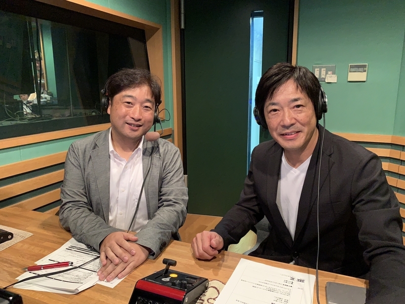 日本人唯一の耐久・世界チャンピオンの北川圭一(右)はル・マンウイナーとして現地からレポートを伝える。筆者(左)もゴールパートの実況を務める。