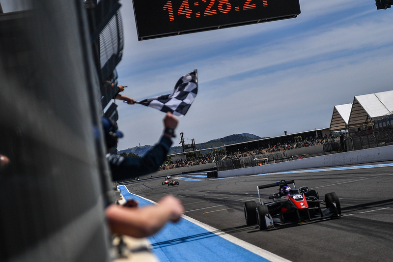 ユーロフォーミュラオープンで8勝した佐藤万璃音【写真：EuroFormula Open】