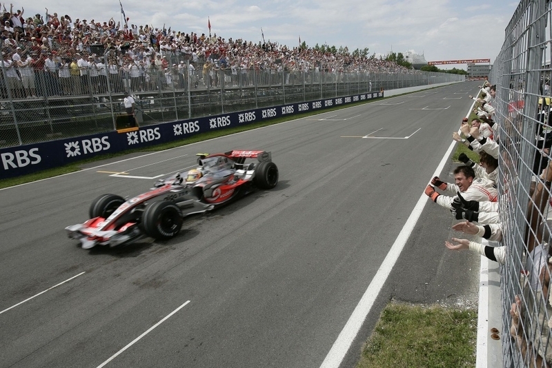 2007年にマクラーレン・メルセデスでデビューしたルイス・ハミルトンは初年度からいきなり優勝する実力の持ち主だった【写真：Daimler】