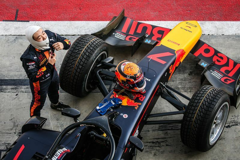 FIA F2でルーキーながらランキング３位を得た角田【写真：Red Bull】