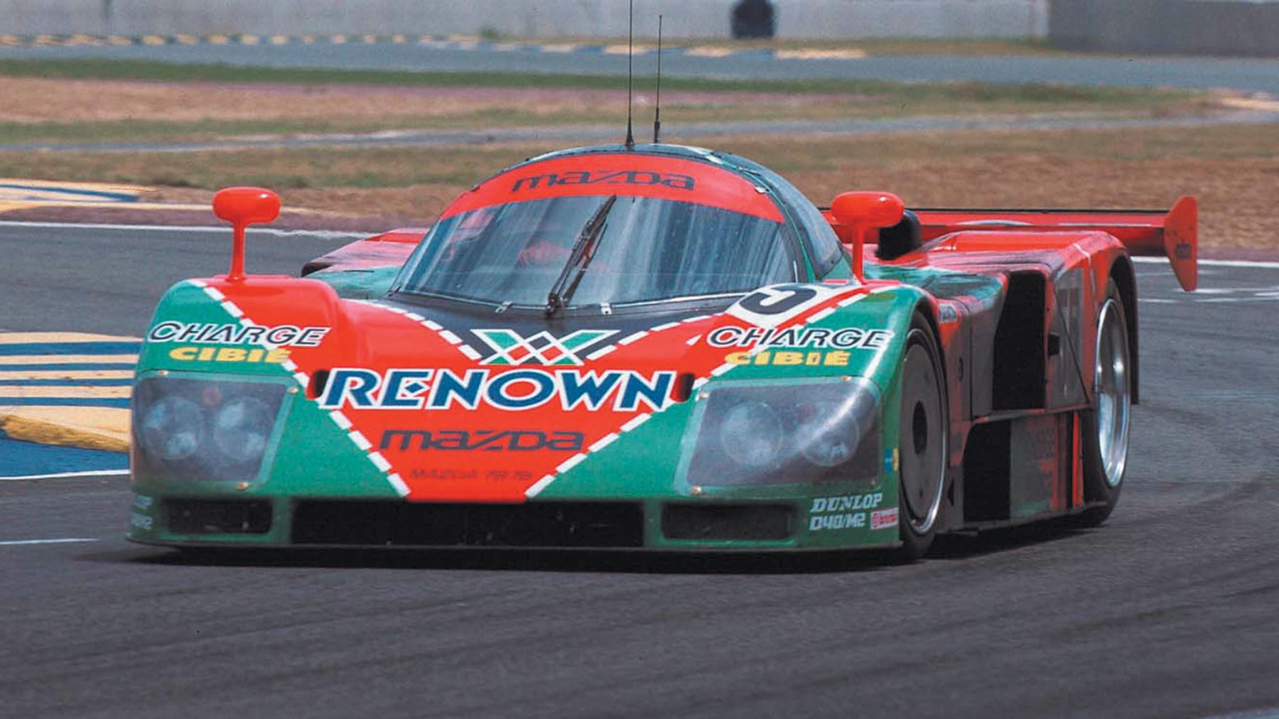 ル・マン24時間レース」100周年記念で、鈴鹿サーキットに歴代の ル・マン24時間レース」100周年記念で、鈴鹿サーキットに歴代の