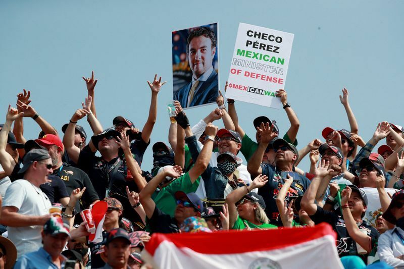 ペレスを応援するメキシコのファンたち