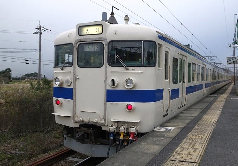 40年近い車齢の車両も多いが、関門鉄道トンネルを通過できる電車（交直流電車）の新製は進んでいない