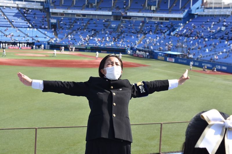 今春の東京六大学野球リーグ戦で応援指導班の班長として応援をリードする中山さん(写真提供 明治大学応援団)