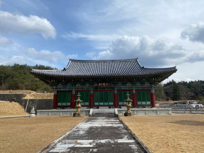 土葬墓地を整備している高麗寺（京都府南山城村）。著者撮影