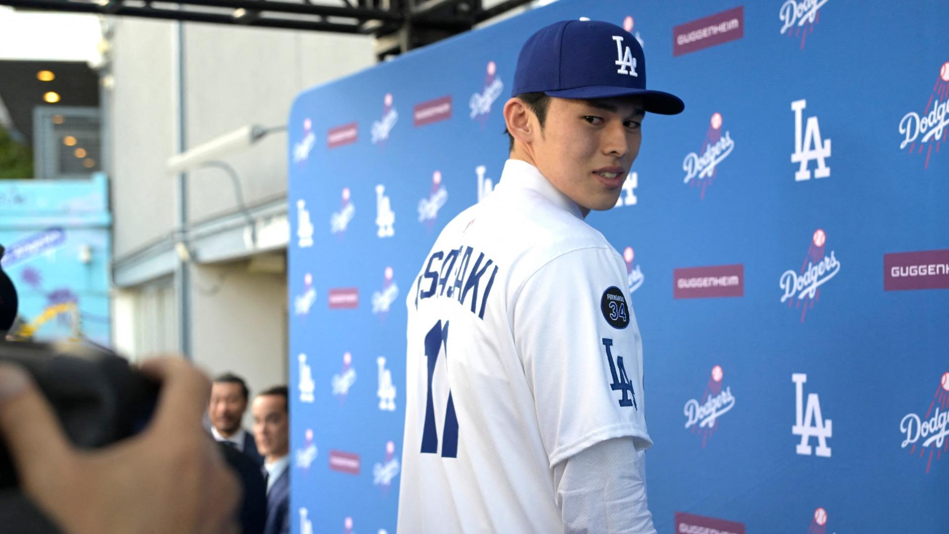 ドジャースは佐々木朗希を40人ロースターに入れるのに、誰かを