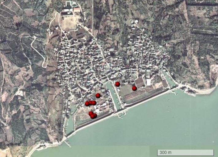 図2　1999年熊本県不知火町での高潮による犠牲者が発生したと推定される位置．背景は国土地理院による1974～1978年頃の空中写真．筆者の推定結果を基に作図．